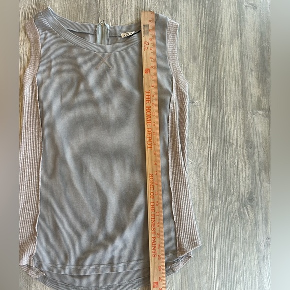 POL Ribbed and Waffle Knit Tank Top Women’s Size Large Gray Round Neck Zip Back - Picture 9 of 9